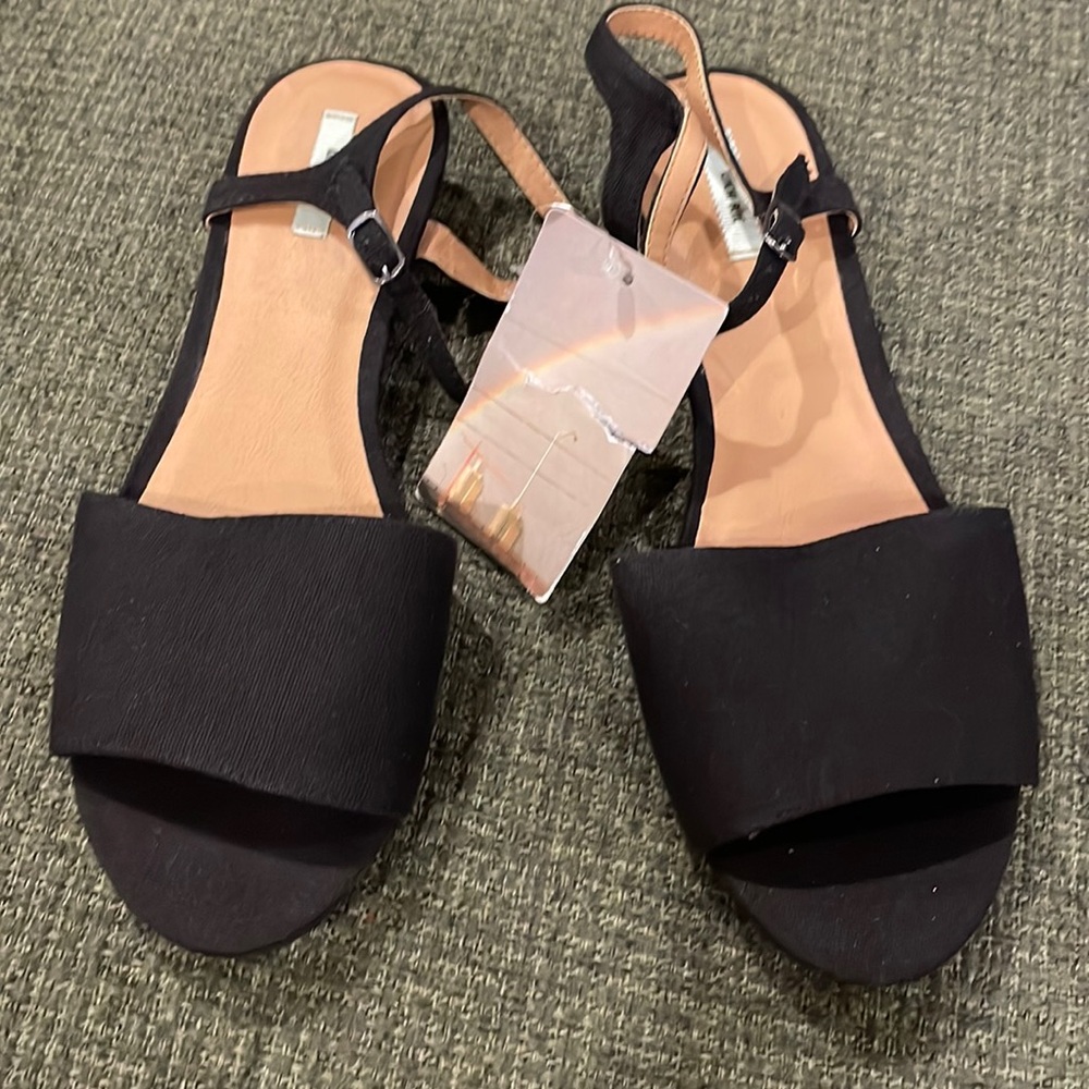 Kimchi Blue black canvas sandals (sz 7)